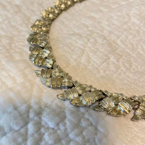 Vintage Light Gold Chain Statement Necklace - Picture 5 of 6